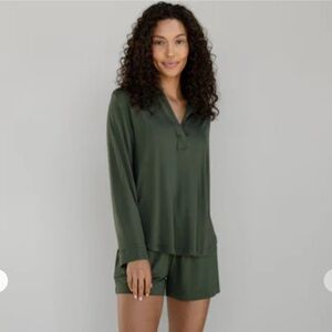 NWT COZY EARTH SET in Olive Green Size Medium (M)